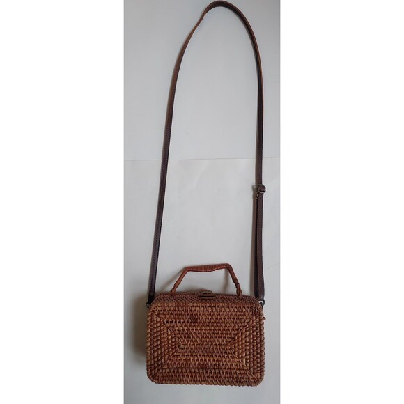 Cute Wicker & Leather Cloth Lined Box Crossbody Purse 7.75" x 5.25" x 3.25" - Picture 2 of 7